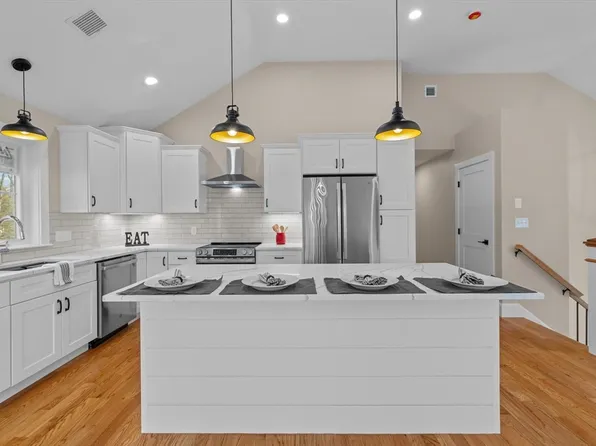 514 Park St, Stoughton, MA 02072