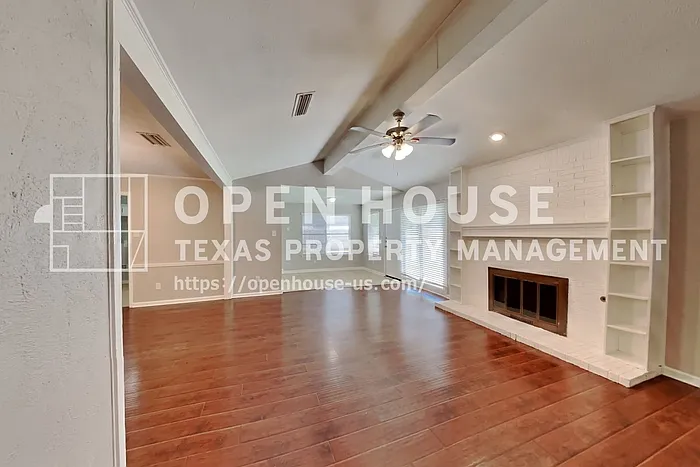 1025 Aspen Ln — Photo 4
