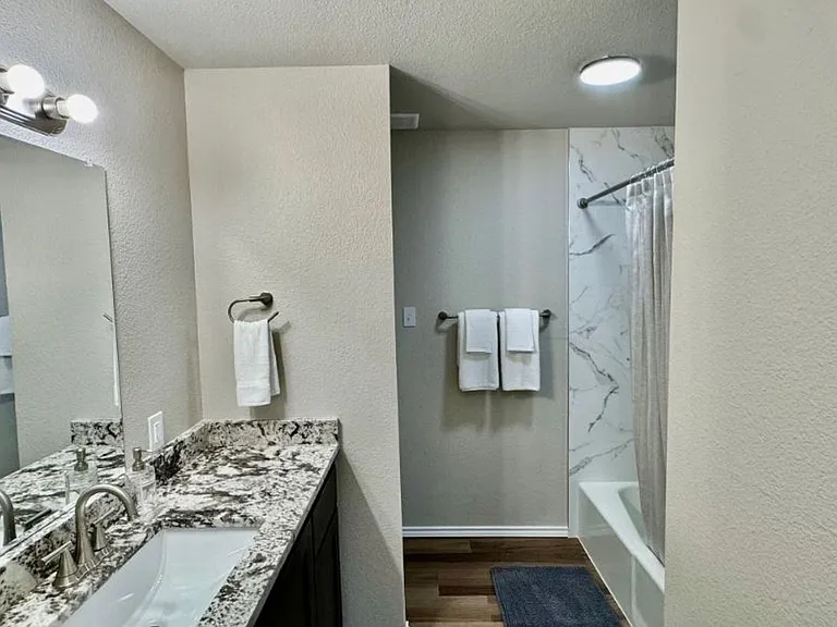 Midtown Temple Apartments — Photo 14