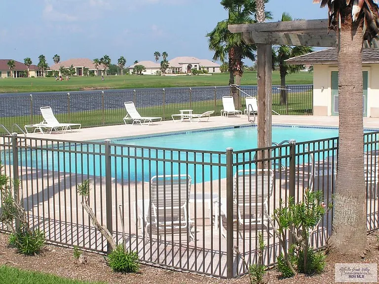 9 Doral Dr — Photo 25