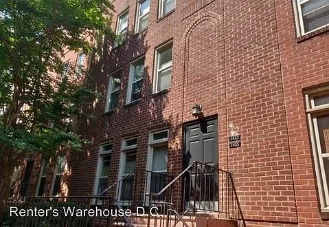 1433 A St NE APT B photo 1