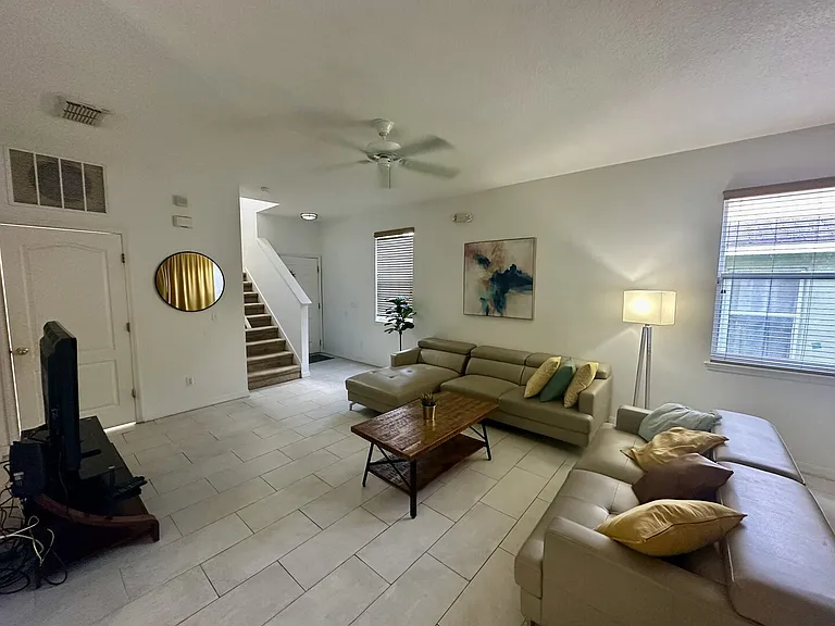 Royal Ridge Dr — Photo 7
