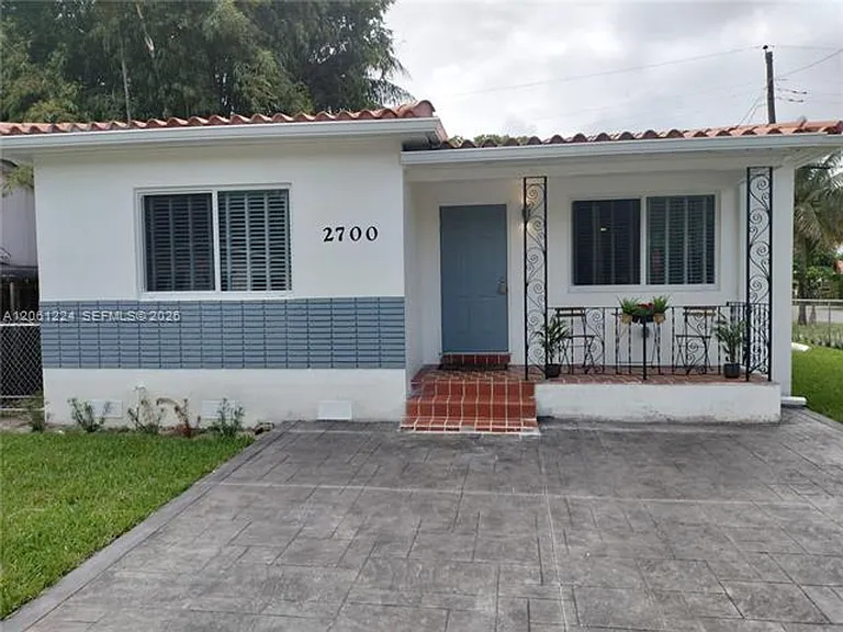 2700 SW 28th Ct #2700 — Photo 2