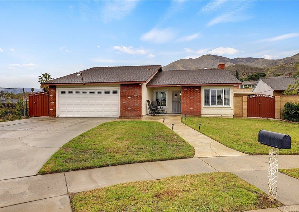 1st image of 3704 Oleander Dr