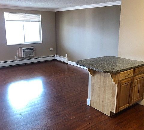 2nd image of 1535 York St #303