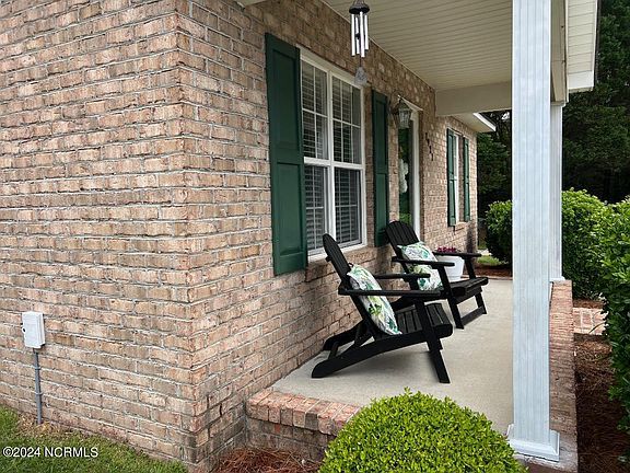 5th image of 1921 Arlington Park Dr. Drive