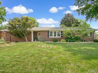 405 Sycamore Dr, Waterloo, IL 62298