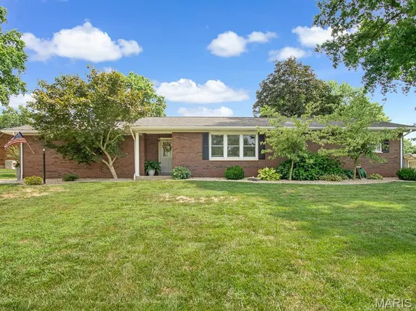 405 Sycamore Dr, Waterloo, IL 62298