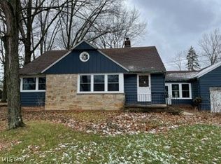 6074 Crossview Rd, Seven Hills, OH 44131