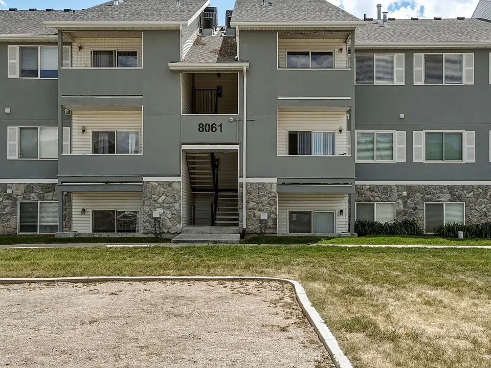 8061 W Copperfield Pl #32