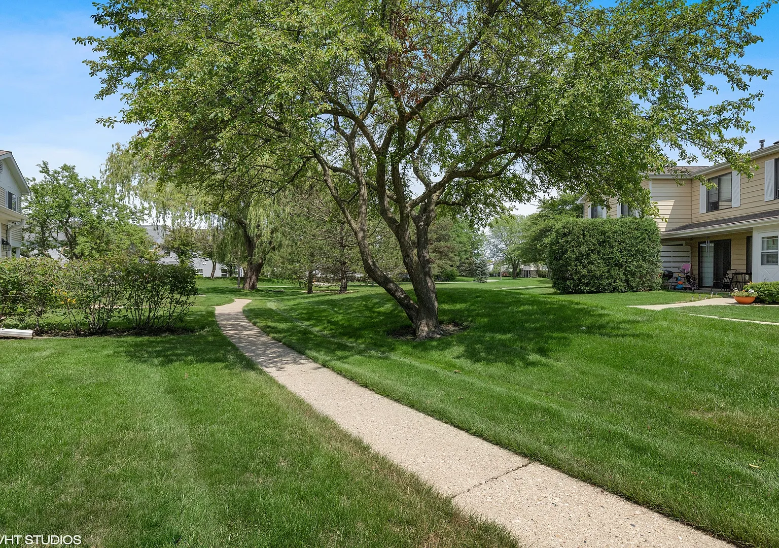 3 bed, 1125 sqft, $2,500 — Photo 2
