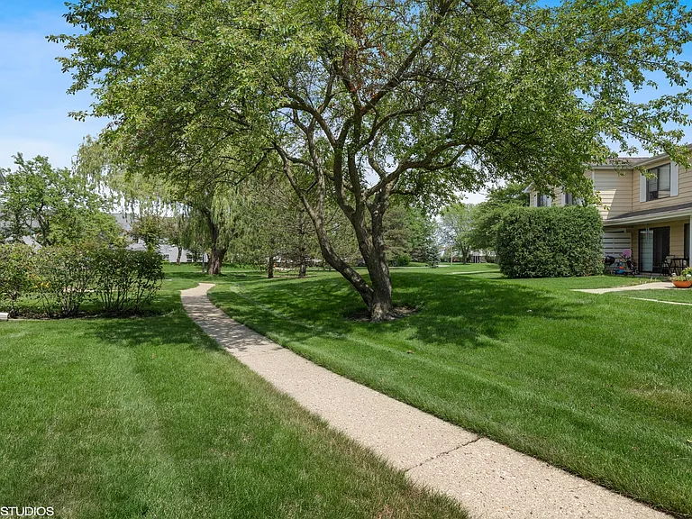 415 Tyler Ct #415 — Photo 2