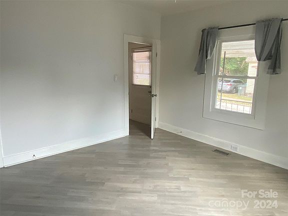 2nd image of 134 Crawford St