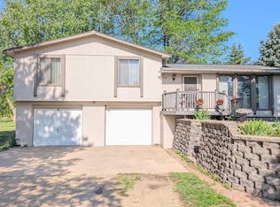 121 Dayton Ln, Tabor, SD 57063
