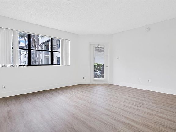3rd image of 540 S Park Rd #1129