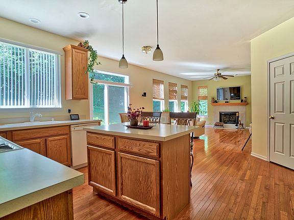 5th image of 489 Rosewood Dr