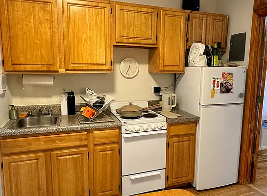 Rented by KNOCKKNOCK LLC | media 24