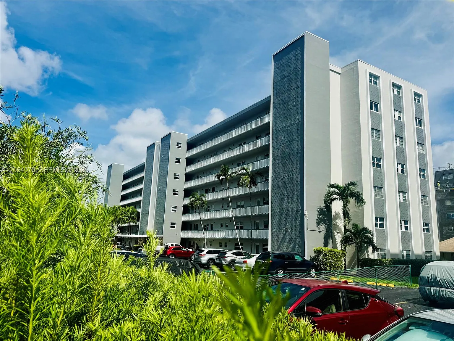 Meadowbrook Condo Apts Bl — Photo 2