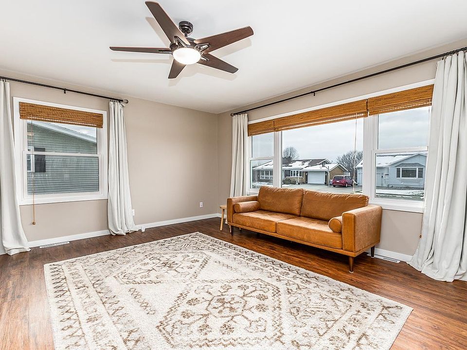 2044 Carter Rd, Dubuque, IA 52001 Zillow