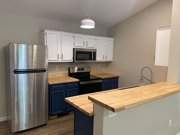 4th image of 38 Cambridge Dr Side A