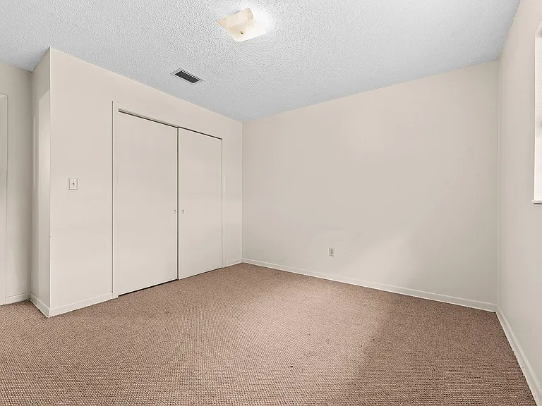 3950 SW 1st Ave — Photo 13