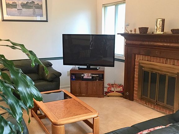 3rd image of 361 Sandhurst Cir APT 8
