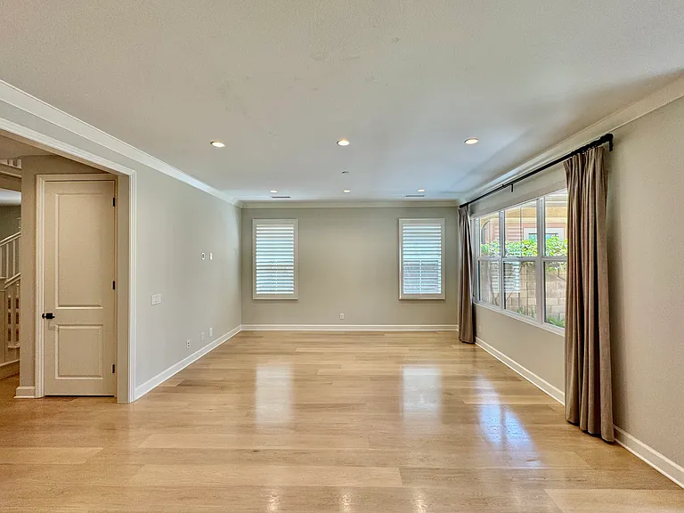 107 Omar — Photo 4