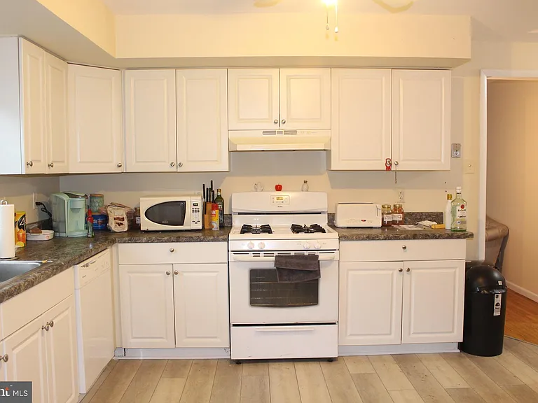 107 Laurel Ave — Photo 3