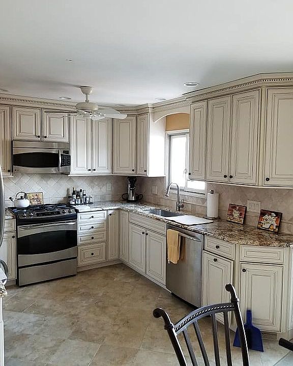 1st image of 864 Sheldon Ave