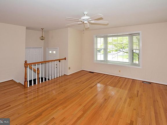 3rd image of 10135 Oakwood Chase Ct