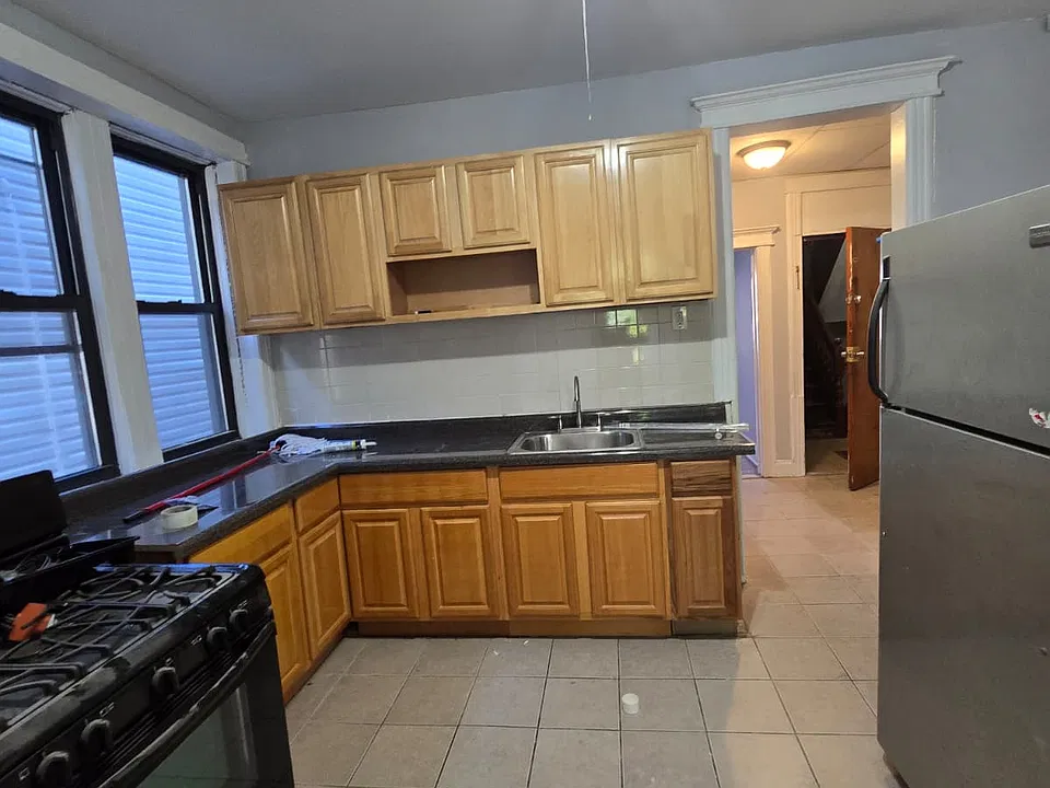 10 Grant Ave #2R
