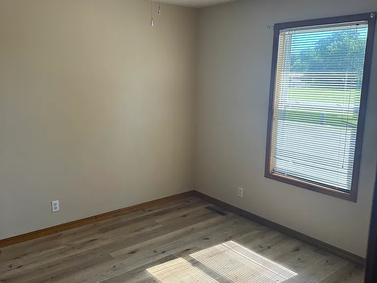 3524 E Laurel St — Photo 5
