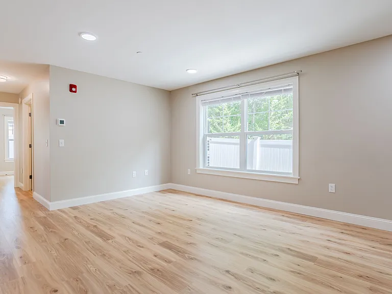 14 Country Club Rd #4 — Photo 6