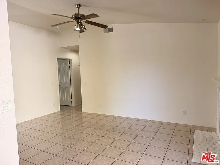 3246 Laurel Ave — Photo 3