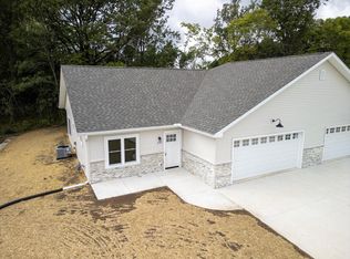 1045 Rusalka Cir, Reedsburg, WI 53959