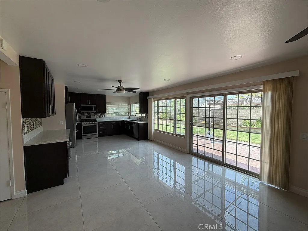 5 bed, 1898 sqft, $5,700 — Photo 2