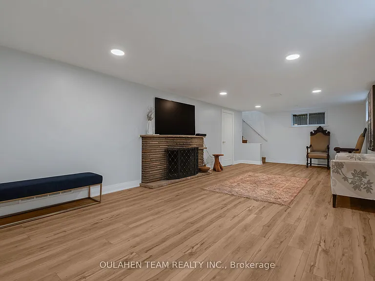 28 Uplands Ave — Photo 27