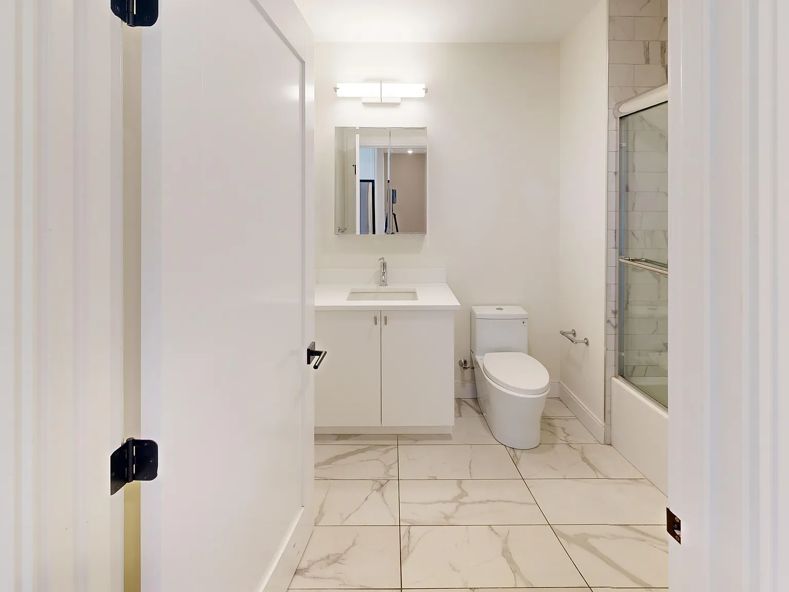 2 bed, 875 sqft, $3,750 — Photo 4