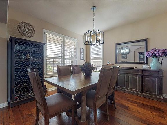 4th image of 2736 Lovett Ln