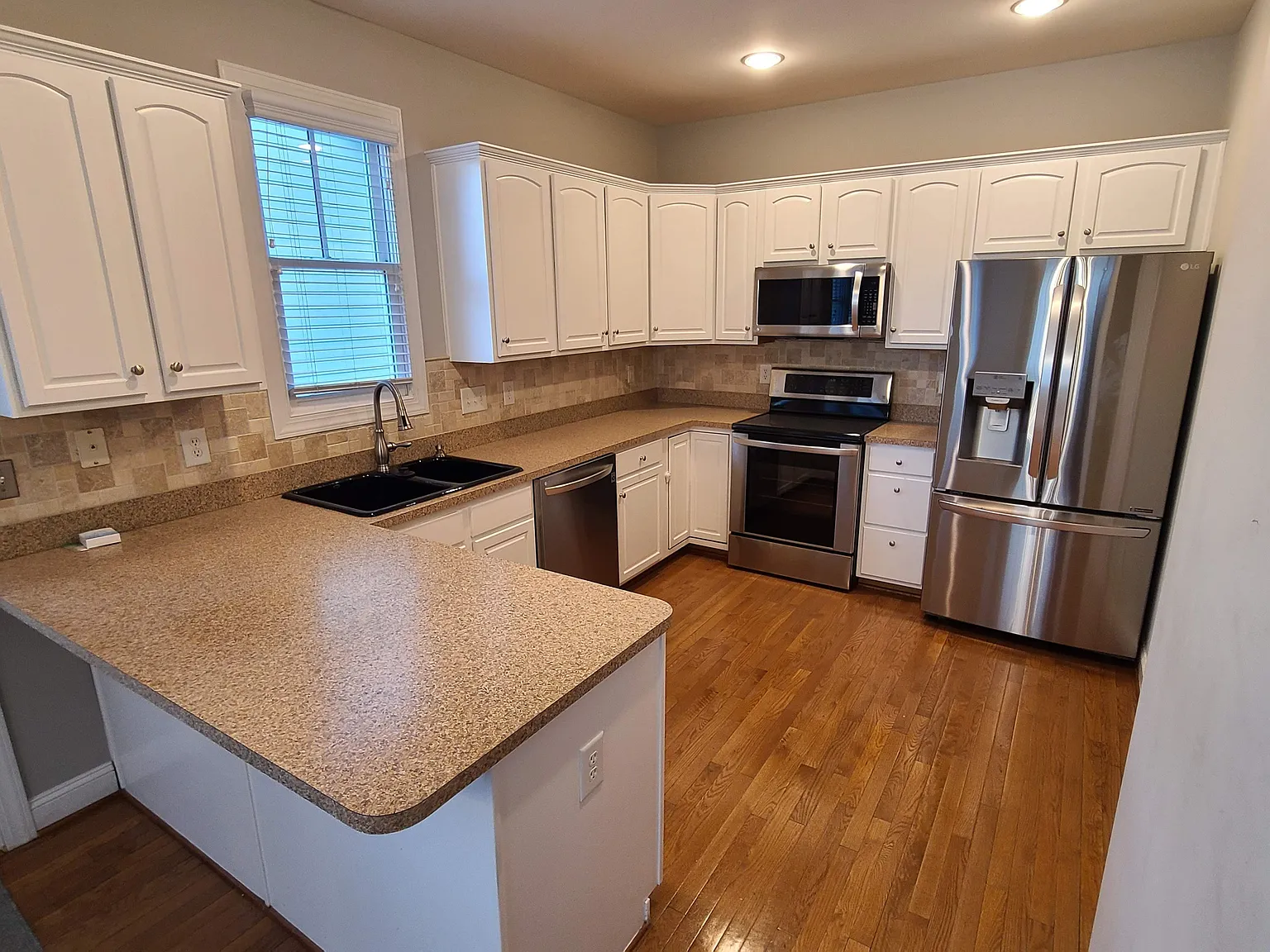 3 bed, 2.5 bath, 1650 sqft, $2,075 — Photo 4