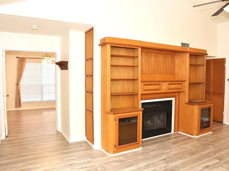 2121 El Paseo St #2000 — Photo 6