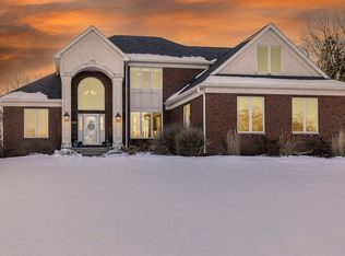 1611 Emerald Ct, Robins, IA 52328