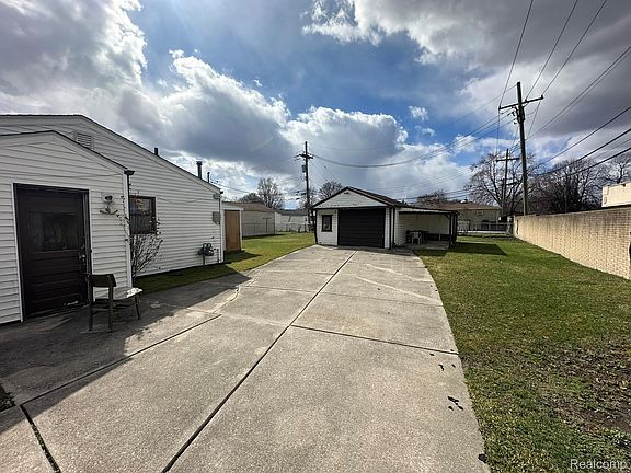 5th image of 7166 Pardee Rd