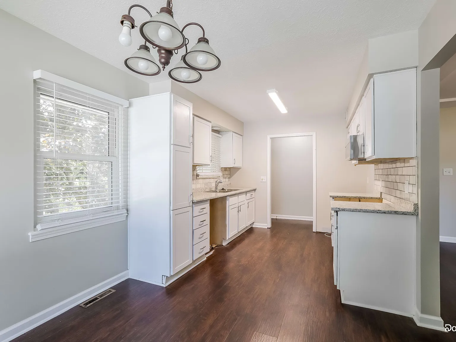 3 bed, 2.0 bath, 1628 sqft, $1,975 — Photo 4