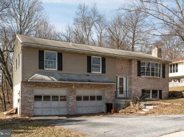 208 Lilac Ln, Douglassville, PA 19518