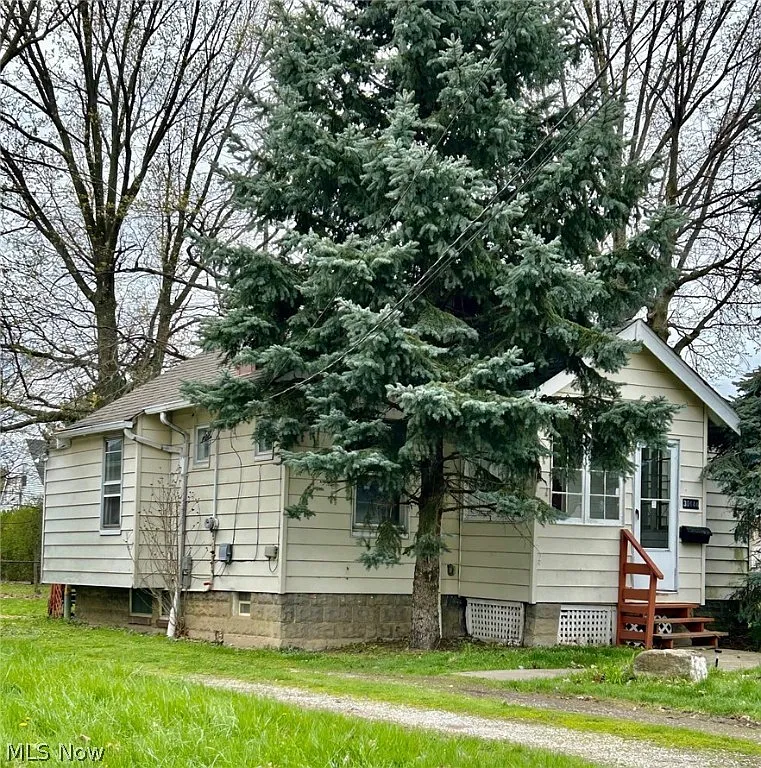 30144 Thomas St photo 1