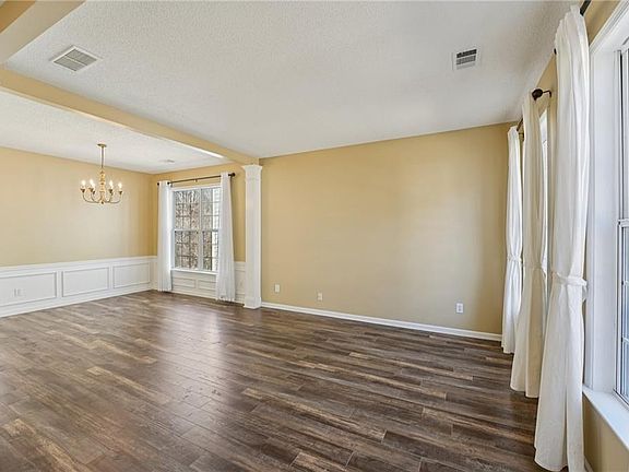 3rd image of 3320 Ridgefair Dr