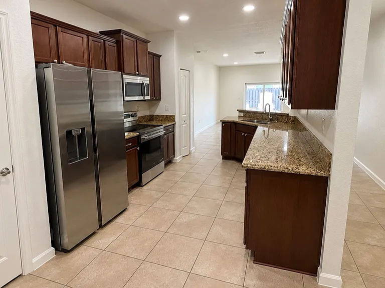 3431 NE 1st St #3431 — Photo 4