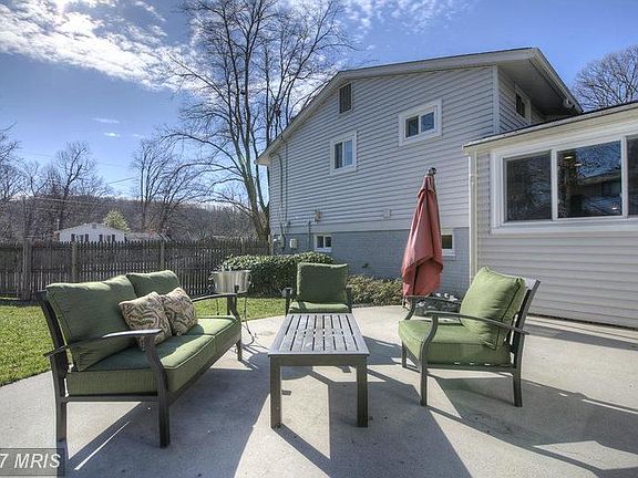 3rd image of 3536 Country Hill Dr