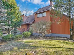 22 Olde Town Ct, Bernardsville, NJ 07924